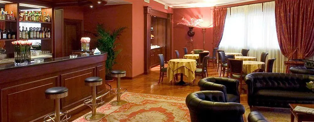 Hotel Maxim Peschiera Borromeo 4*,